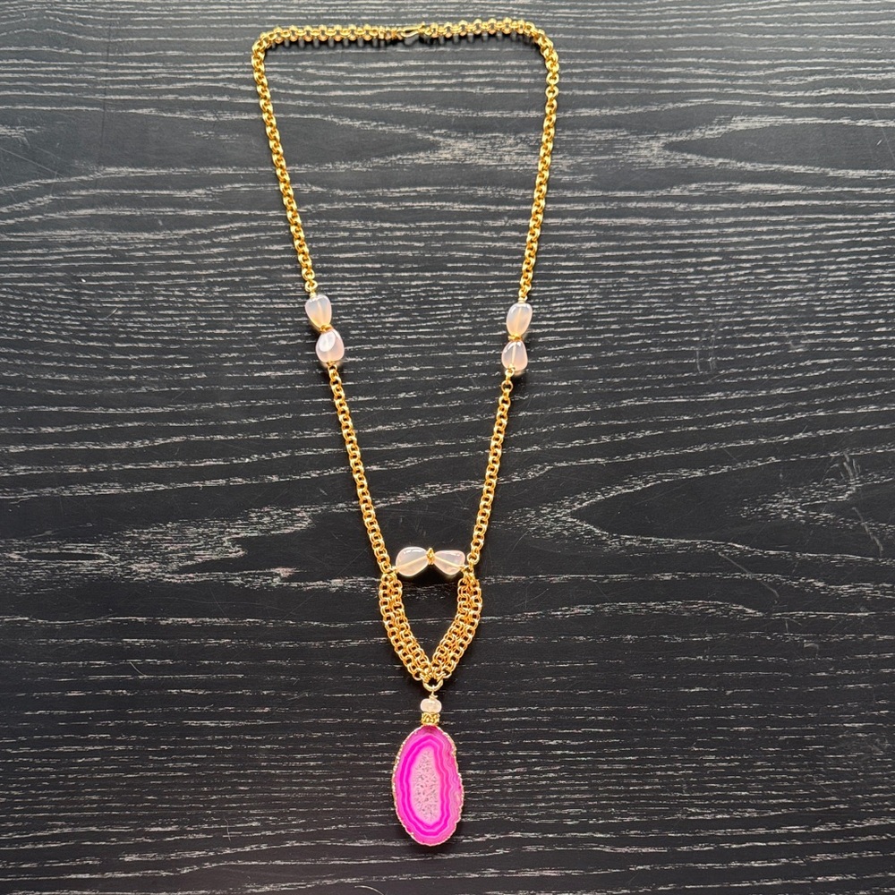 Elegant Gold and Pink Pendant Necklace